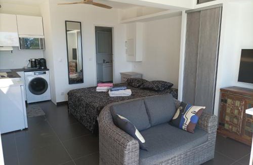 Furiani Apartment | Studio moderne magnifique vue sur mer dans cadre calme et verdoyant