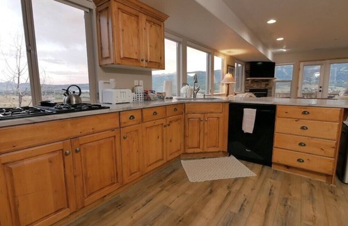 Wolf Creek Condo | Stunning Panoramic Views of Mtns & Lake