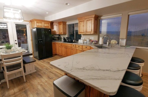 Wolf Creek Condo | Stunning Panoramic Views of Mtns & Lake