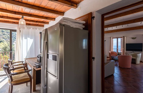 Canari House | Stunning private villa for 6 people with WIFI, A/C, private pool, TV, patio and pets allowed
