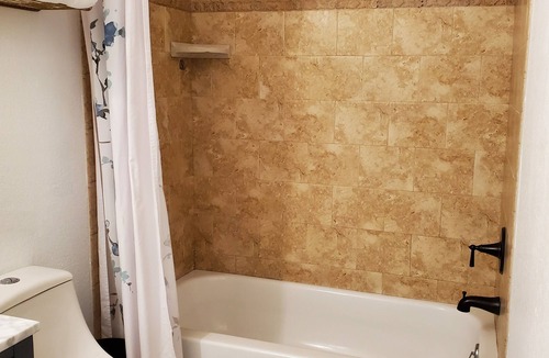 Escalante House | Stylish Central 2BR Townhouse | Walk to Sloan Park