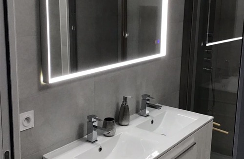 Le Ricanto Bed & Breakfast | Suite avec 2 chambres d'hôtes pour 1 à 4 personnes avec vue mer, terrasse, climatisation, parking privé, proche port et aéroport, petit déjeuner inclus