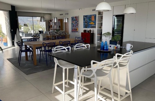 Le Ricanto Bed & Breakfast | Suite avec 2 chambres d'hôtes pour 1 à 4 personnes avec vue mer, terrasse, climatisation, parking privé, proche port et aéroport, petit déjeuner inclus