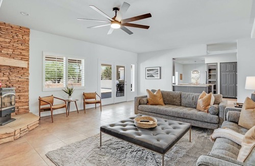 Yucca Valley House | The Arches Joshua Tree | Dipping Pool, Hot Tub, & Games