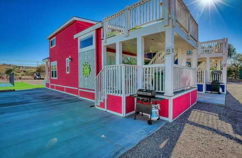 Parker Strip House | The Boozy Bungalow at Roadrunner Resort