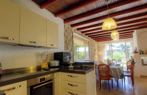 Afa House | The villa - AFA - Gîte