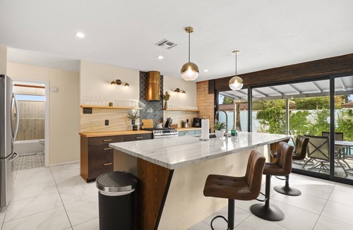 Tempe House | This house is a 4 bedroom(s), 2 bathrooms, located in Tempe, AZ.
