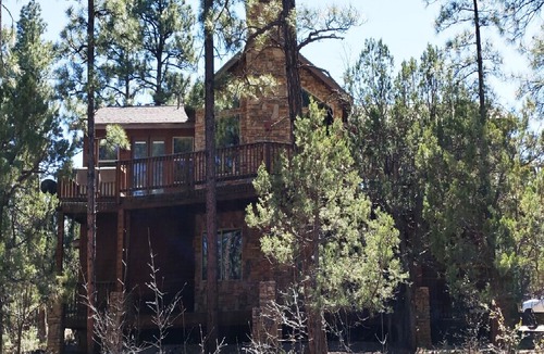 Torreon Cabin | Torreon 3000sqft cabin 1 acre, river, FREE WIFI, OK PETS✔ BEAT THE HEAT!