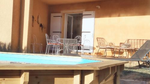 Sainte-Lucie-de-Tallano Apartment | Très joli gîte T3, 55m2 climatisé avec Piscine Privée région Propriano 5 personnes
