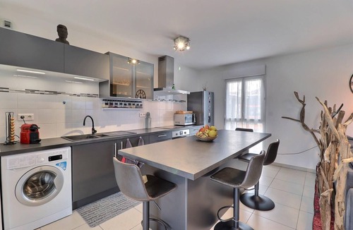 Sarrola-Carcopino Apartment | Tropical Escape - Mountain View & Terrace