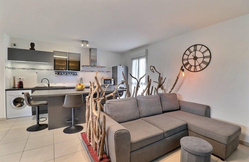 Sarrola-Carcopino Apartment | Tropical Escape - Mountain View & Terrace