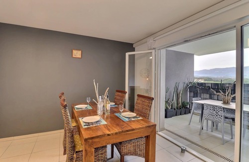 Sarrola-Carcopino Apartment | Tropical Escape - Mountain View & Terrace