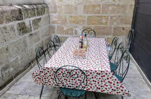Lormont House | Typical Bordeaux House 1850 – Spacious, well-equipped, near Bordeaux, with gym and pool table