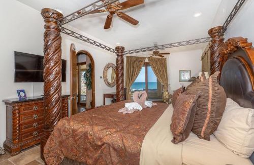 Sandy Beach Villa | Unparalleled Luxury Beachfront House on the Water