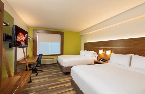Peoria Hotel | Holiday Inn Express Hotel & Suites PEORIA NORTH - GLENDALE, an IHG Hotel