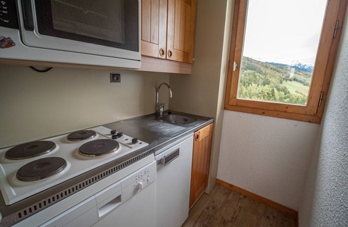 Valmorel Apartment | Valmorel: Cozy duplex at the foot of the slopes, balcony, pets allowed!