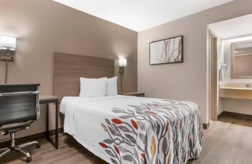 Tucson Hotel | Vibrant Room Close to Tucson Electric Park – Just a 5-Minute Drive