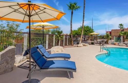 Tucson Hotel | Vibrant Room Close to Tucson Electric Park – Just a 5-Minute Drive