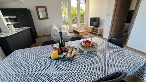 La Marana Apartment | Villa Altea- Lido Marana - piscine privée exclusive - plage à pied - 3 bedrooms house - private swimming pool - beach access on foot
