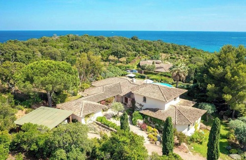 Sainte-Lucie-de-Porto-Vecchio Villa | Villa Arasu - Private, gated estate 100 meters from the beach - Punta d'Araso