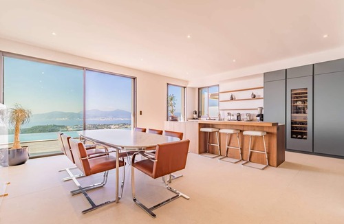 Albitreccia House | Villa ARIELLE – 5 bedrooms, pool, jacuzzi, panoramic sea view, cinema, gym, massage room.