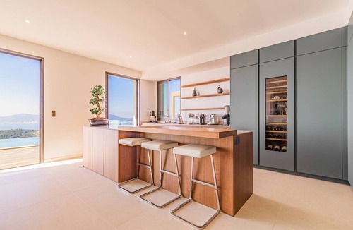 Albitreccia House | Villa ARIELLE – 5 bedrooms, pool, jacuzzi, panoramic sea view, cinema, gym, massage room.