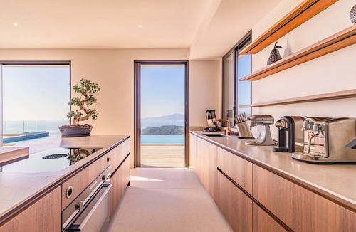 Albitreccia House | Villa ARIELLE – 5 bedrooms, pool, jacuzzi, panoramic sea view, cinema, gym, massage room.