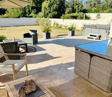 Solaro Villa | villa avec jacuzzi privé proche plage