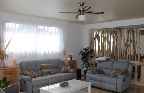 Hourtin Villa | Villa Les Glycines, Hourtin, 7 bedrooms, swimming pool.