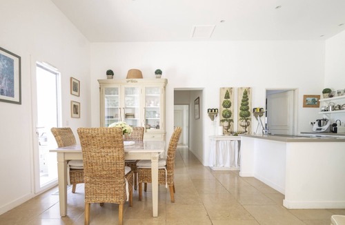 Saint-Martin-de-Crau Villa | Villa Marie en Provence - Great holiday house with great poolhouse