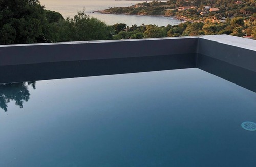 Portigliolo House | Villa with pool and sea view, 5-minute walk from the beach. Relaxation and luxury!