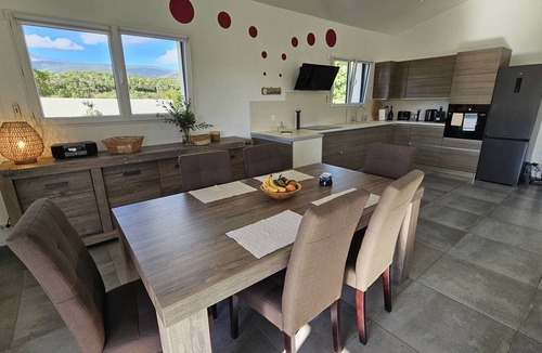 Solaro House | Villa with swimming pool for 6 people - Air conditioning, Wi-Fi, beach within walking distance