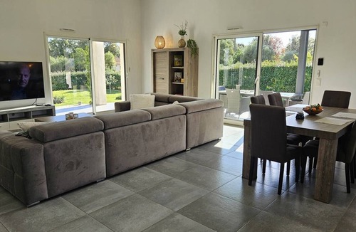 Solaro House | Villa with swimming pool for 6 people - Air conditioning, Wi-Fi, beach within walking distance