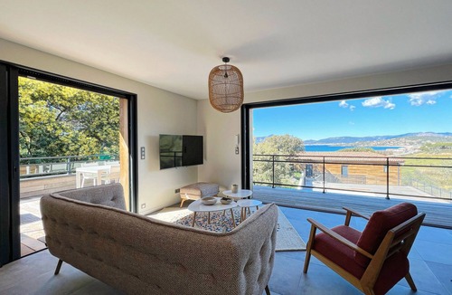 Pietrosella Villa | Villas Agosta - Bergamia - sea view 50 m from the beach, new and luxurious