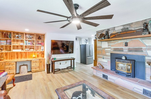 Pinetop-Lakeside Cabin | Walk to Rainbow Lake: Cabin w/Game Room & Yard