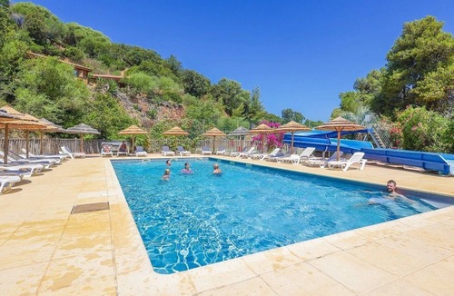 Cargese Ski Chalet | ZEcamping 3 étoiles avec terrain multisports mini golf 2km plage dog friendly