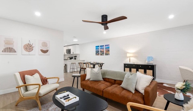 10 mins to DT PHX|Sleeps 7|King Bed + 2 Queens!