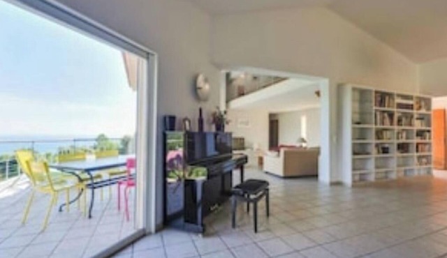 100% Happiness superb villa with sea view close to the beach, idyllic setting