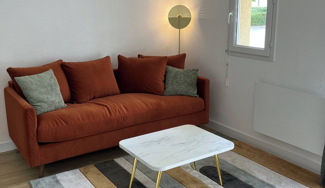 2/4 pers apartment 10 minutes walk from the 24H du Mans circuit with private parking lot