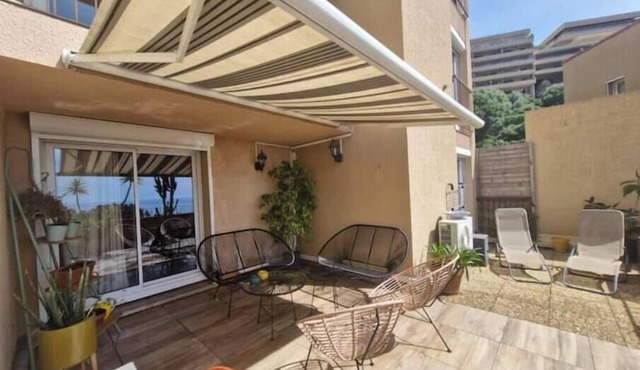 2-bedroom family apartment with large terrace and sea view