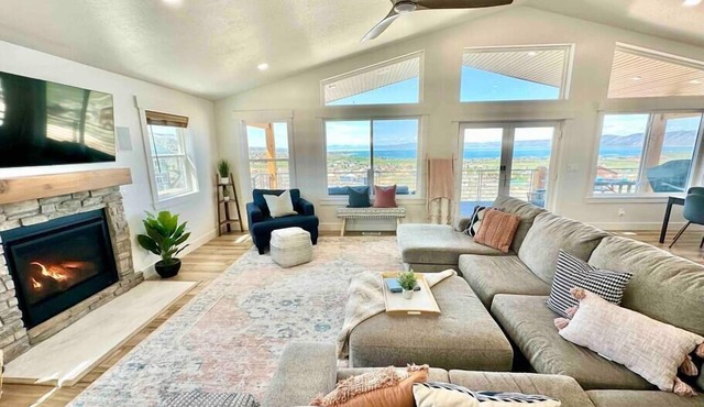 2 Kitchen, HotTub, Game Room, Beach & Pool Access, Sleeps 22