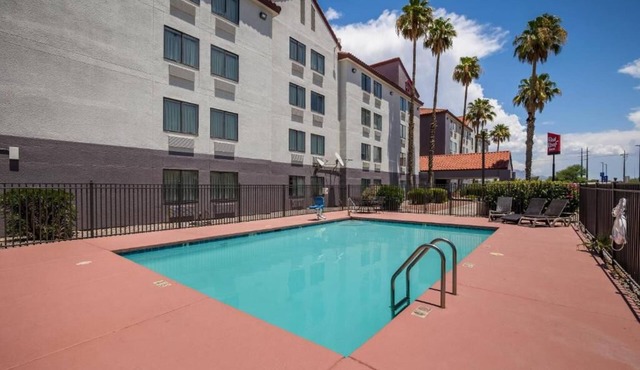 2 Units to Relax in a Pet-Friendly Tucson Room Near Golf Courses
