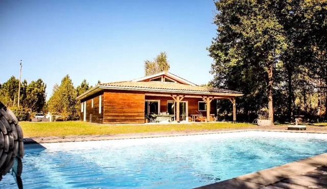 214 - Magnificent villa with swimming pool in the heart of the forest