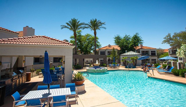 2BR Scottsdale Ground Floor Condo w Pool, Hot Tub, Close to Mayo!