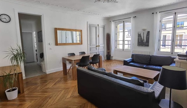 3 ROOMS 4*, IN THE HEART OF THE HISTORIC DISTRICT OF VERSAILLES