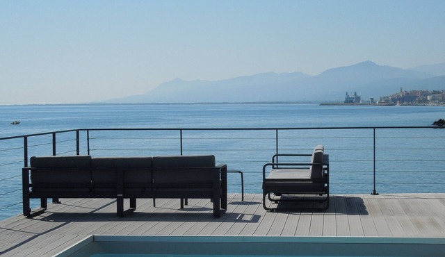 4 Bedroom Architect Villa, Pool, Air Conditioning, Direct Sea Access