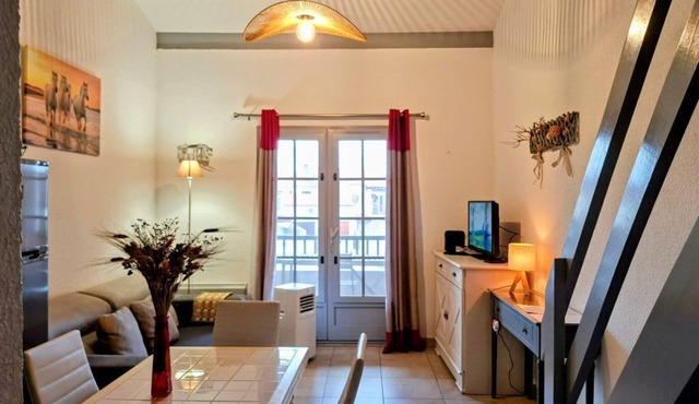 50m² Apartment with Air Conditioning, Private Parking & Air Fryer Saintes-Maries