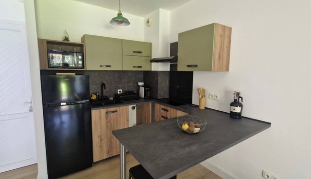Accommodation in residence with swimming pool, beach 30m away