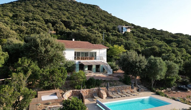 Air-conditioned villa with views, swimming pool and outdoor entertainment area.