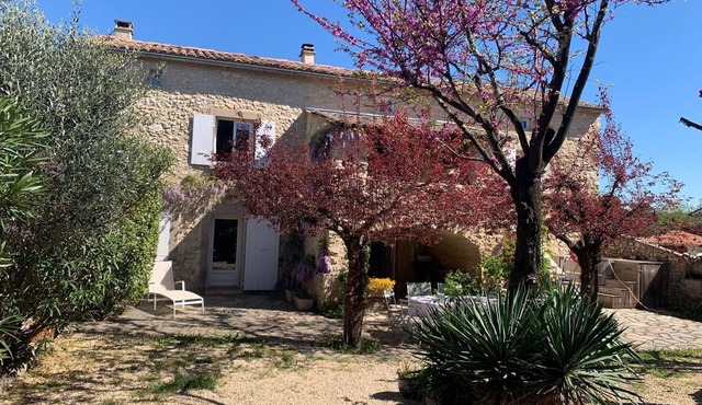 Ancien mas Provençal Restauré sur les Hauts D'un Village de Caractère